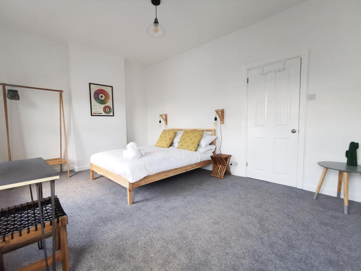 Railway Street By Switchback Apartment *